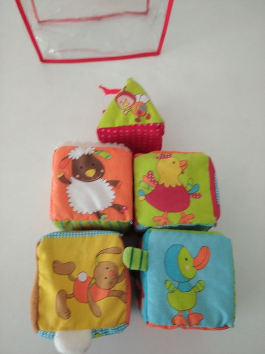 Jogo de cubos para bebés