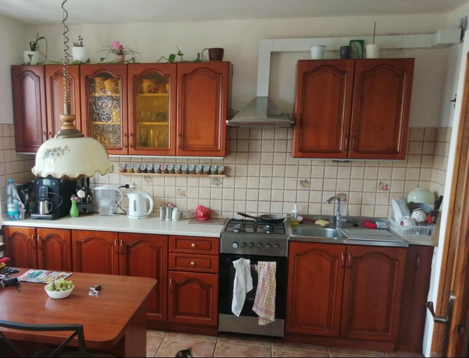 Szafki kuchenne, drewniane fronty