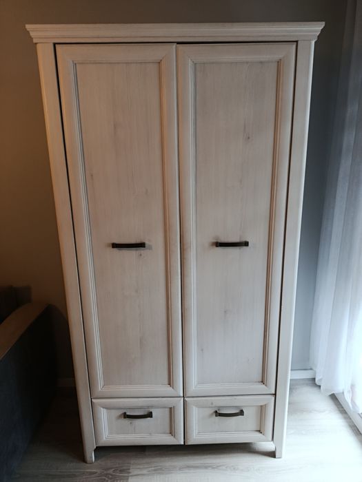 Zestaw mebli do pokoju.