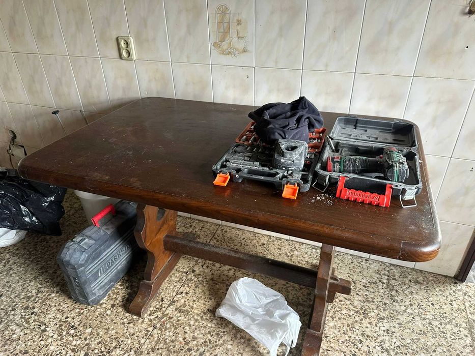 Mesa em madeira maciça rústica