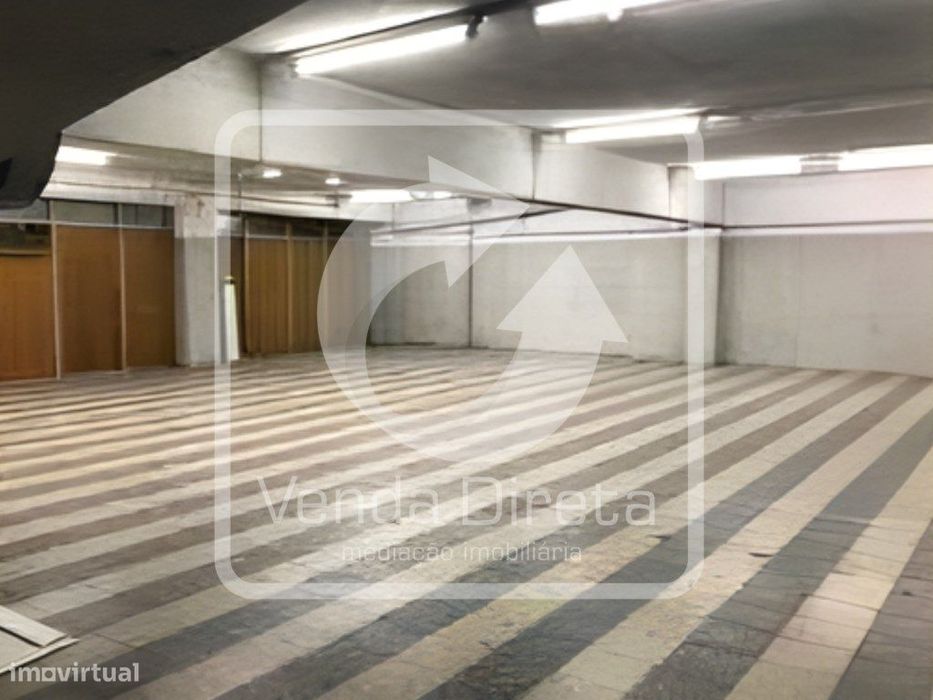 Armazém com 1.024 m² em São Domingos de Benfica - Excelente Oportun...