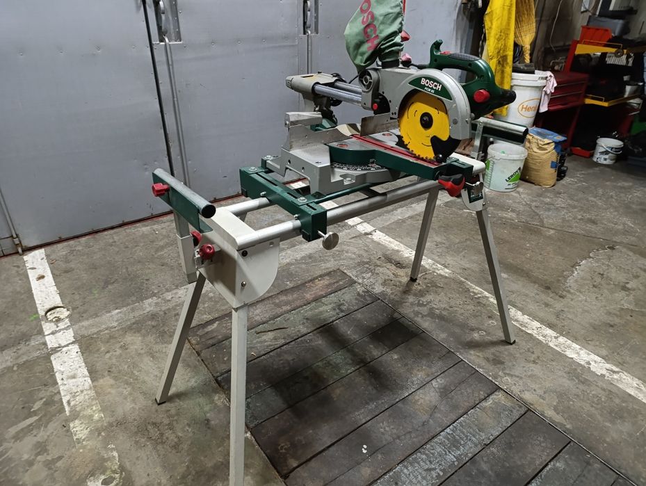 Bosch PCM 8S ukośnica piła tarczowa ze stołem PTA 2400