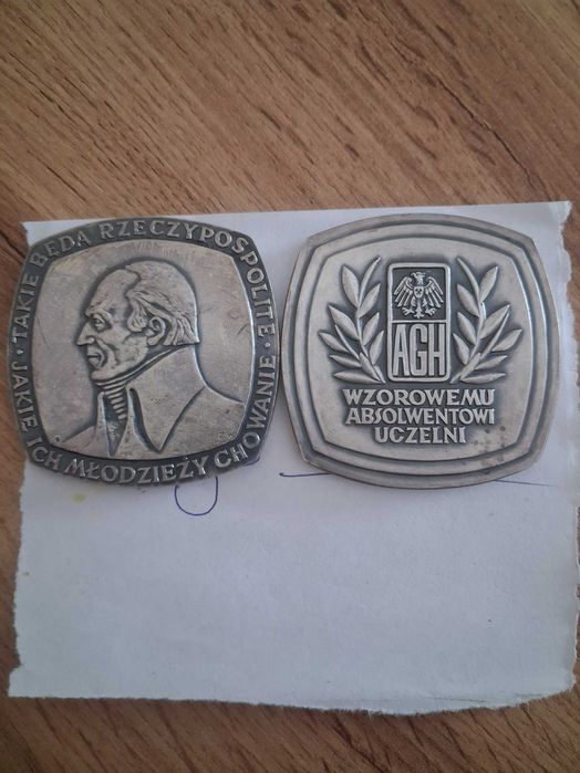 Medale Wzorowy Absolwent Uczelni