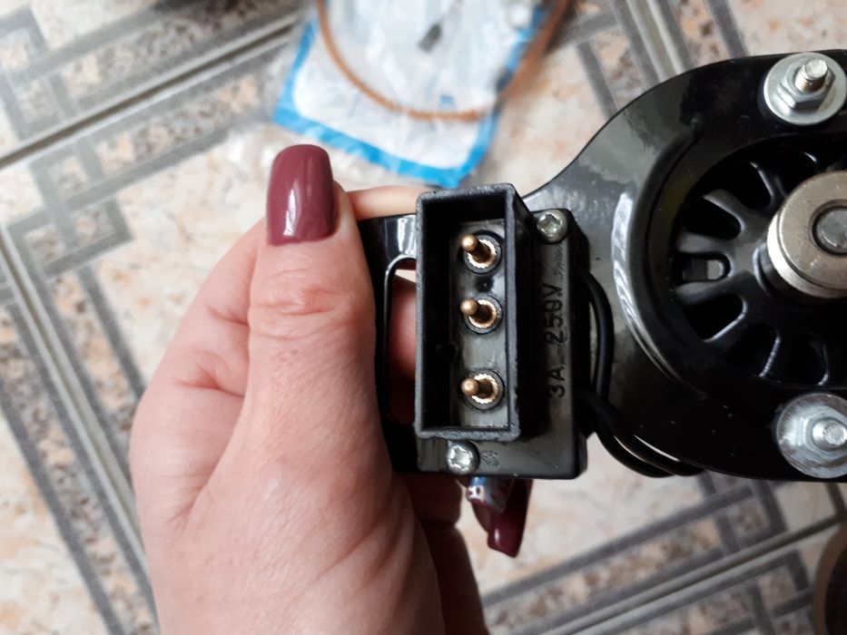 Продам двигун до швейної машинки.