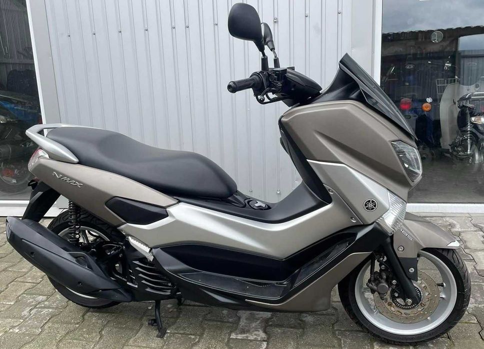 Ямаха НМакс мопед