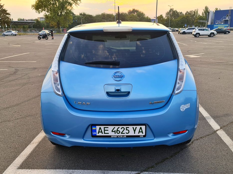 Аренда Ниссан Лиф,  Nissan Leaf, аренда єлектромобиля
