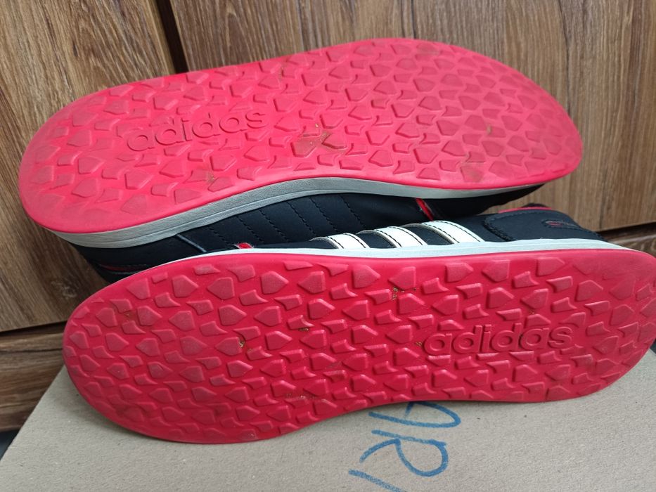 Adidas VS Switch 3K