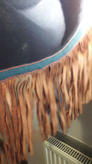 piekna chusta z fredzlami skorzanymi