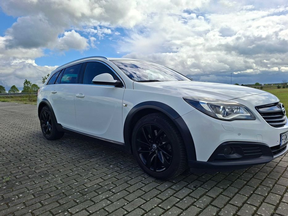 samochód osobowy opel insignia country tourer