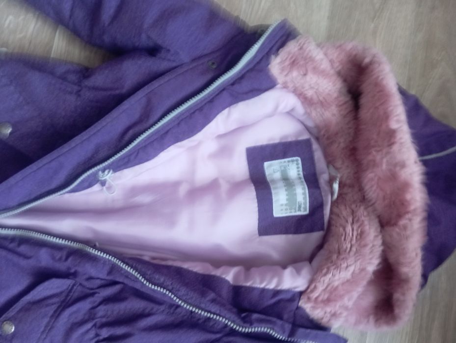 Віддам безкоштовно курточку зимову на дівчинку