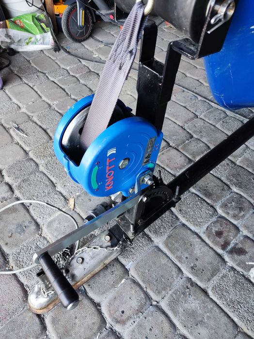 Łódka z przyczepą oraz silnikiem spalinowym i elektrycznym