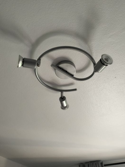 Candeeiro cinza de 3 lâmpadas