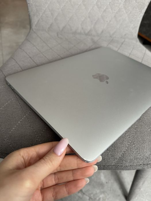 Apple MacBook Air 13" 2020 Intel Core i3 8GB RAM 250GB SSD