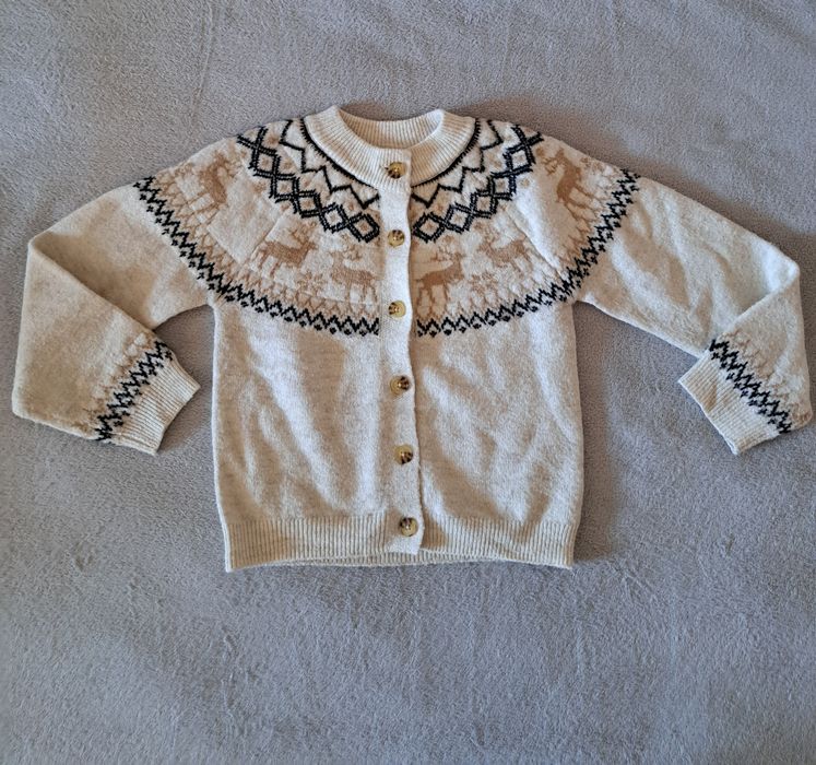 piękny dziewczęcy zapinany sweter