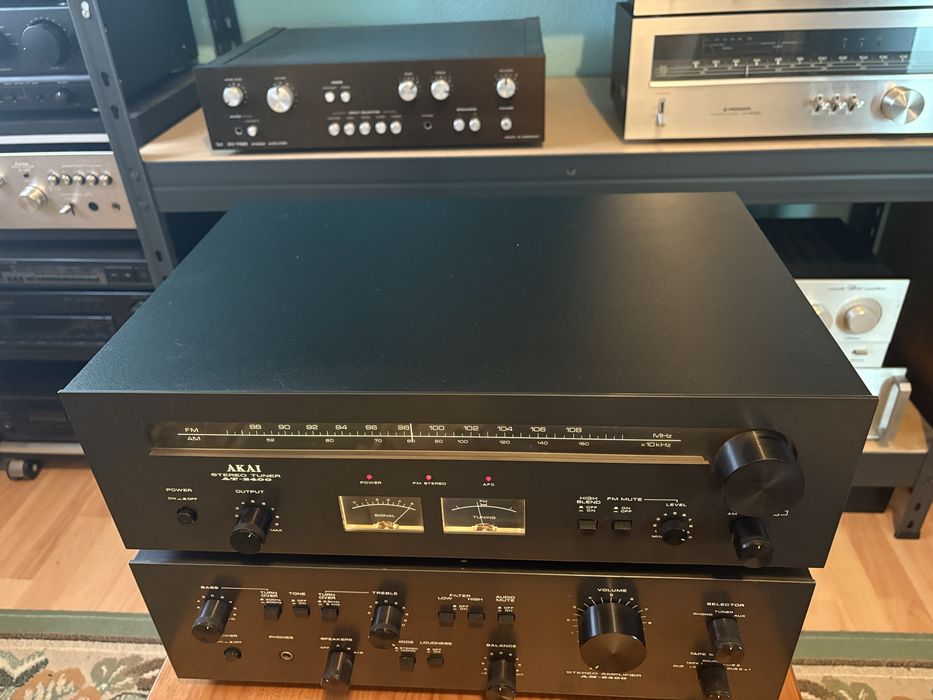 Conjunto Akai Amplificador e Tuner AM-2400 e AT-2400