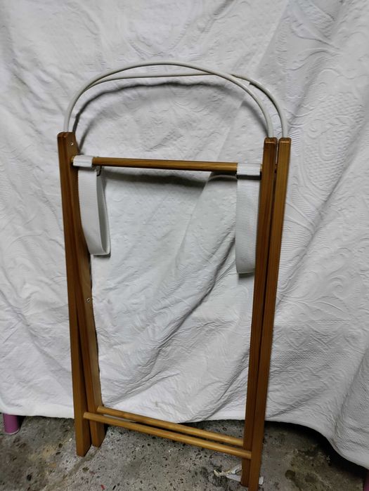 Suporte para alcofa de bebé