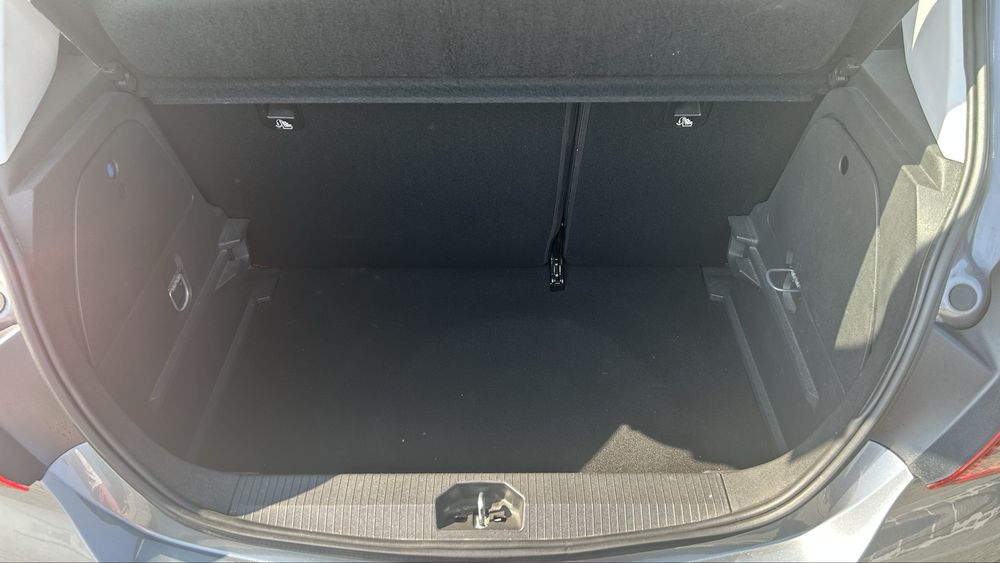 Opel Corsa 95cv 12/2017 com APPLECAR PLAY