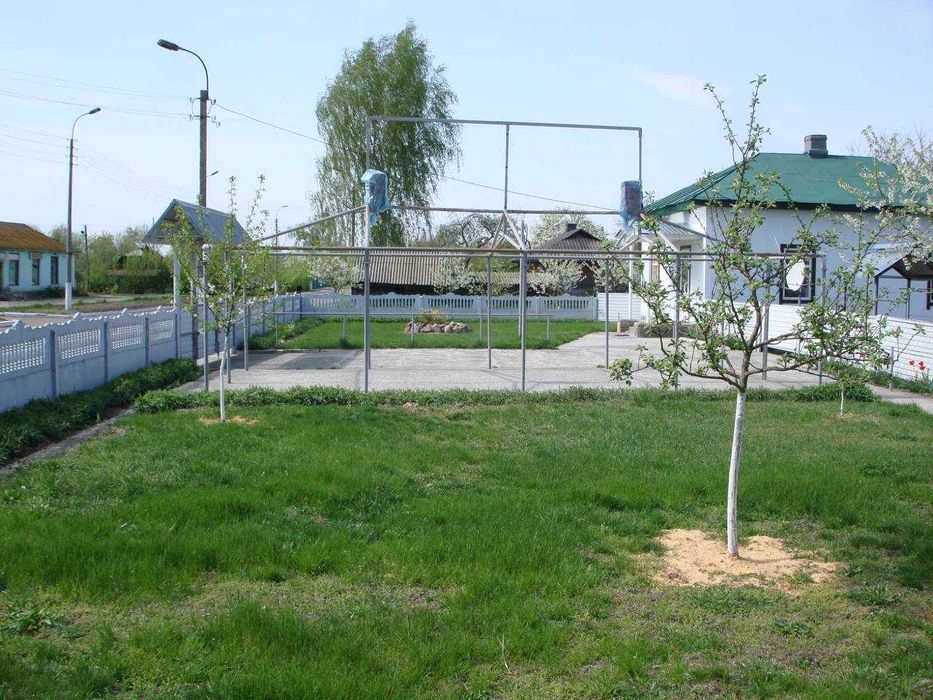 Продаж магазину з територією