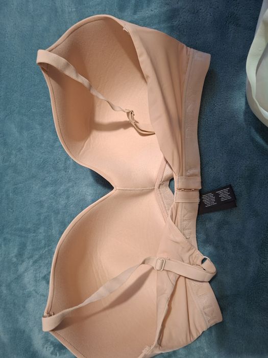 DKNY sliczne staniki 38 d czyli 85 d