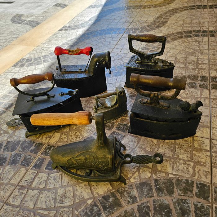 Conjunto de ferros antigos