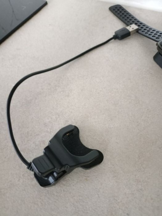 Smartwatch z ładowarką - Funkcje zdrowotne i sportowe - idealny