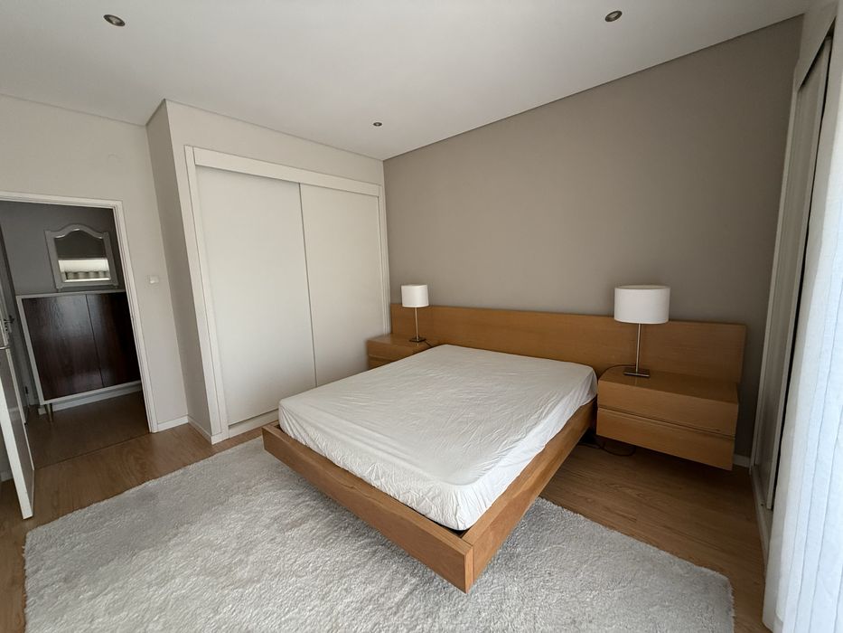 Cama de Carvalho 1,60x1,80m