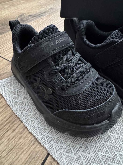 Under Armour Nowe Buty Dziecięce r. 21 rzepy BLACK Assert 10 AC