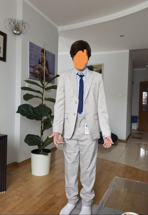 Garnitur beżowy/kremowy dla chłopca rozmiar 164 cm