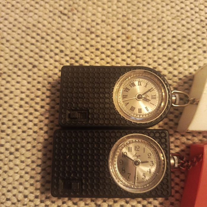 Budzik kieszonkowy produkcji radzieckiej MIR mechaniczny Plus bateria