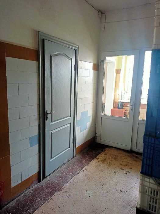 Нежитлова будівля з червоної цегли, універсальне призначення