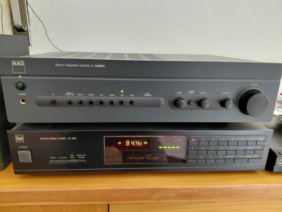 Amplificador NAD 320 BEE + Sintonizador FM/AM Dual