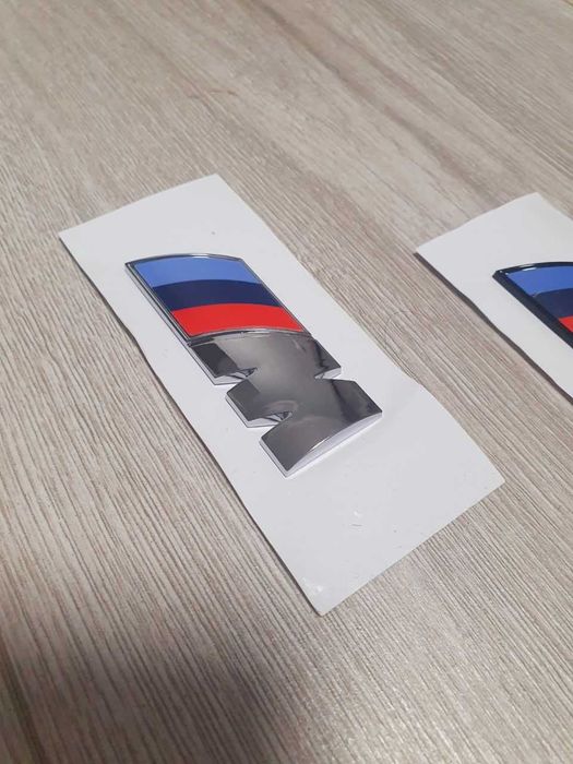 Эмблема на багажник / крылья BMW M Style чёрный глянец и хром логотип