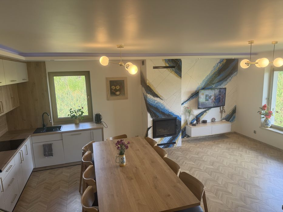 Komfortowy  dom  nad jeziorem. Z pomostem i łódką. Wędkowanie gratis.