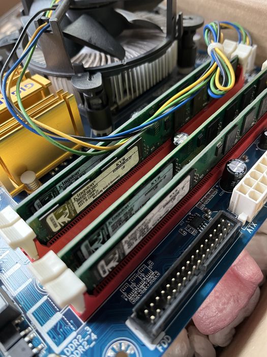 Gigabyte GA-EP43-S3L + Intel Xeon E5440 + 8gb DDR2