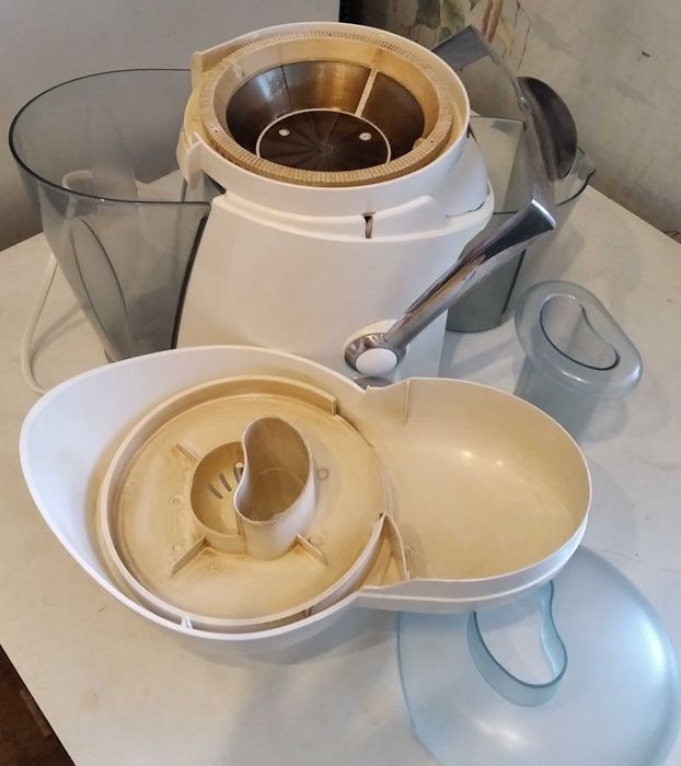 Универсальная соковыжималка Moulinex полностью рабочая без изъянов