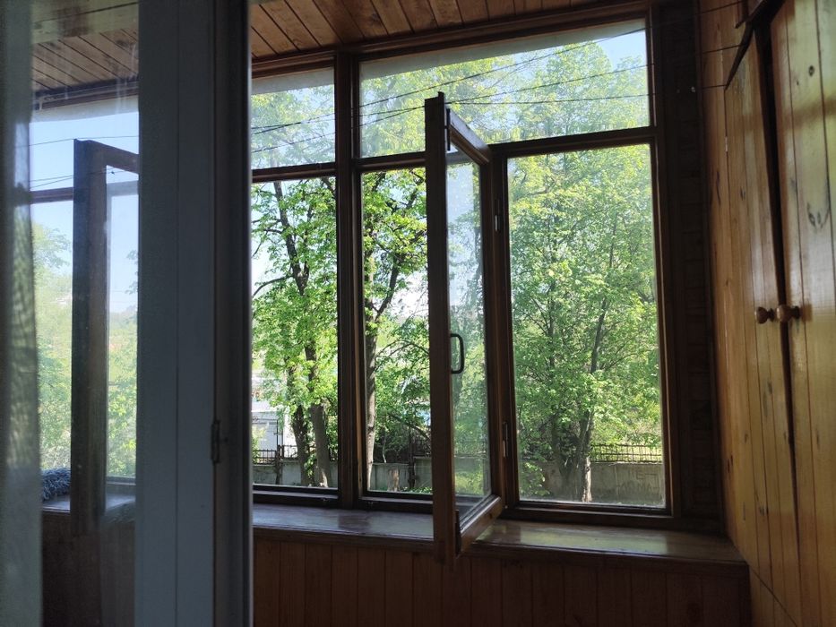 1-ка постійно є опалення і горяча вода, без комісії. м. Житомирська.