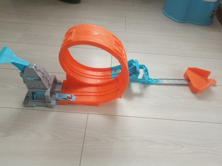 Трек Hot Wheels петля