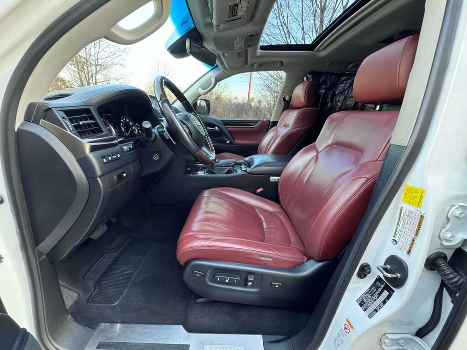 Lexus LX 570      2016