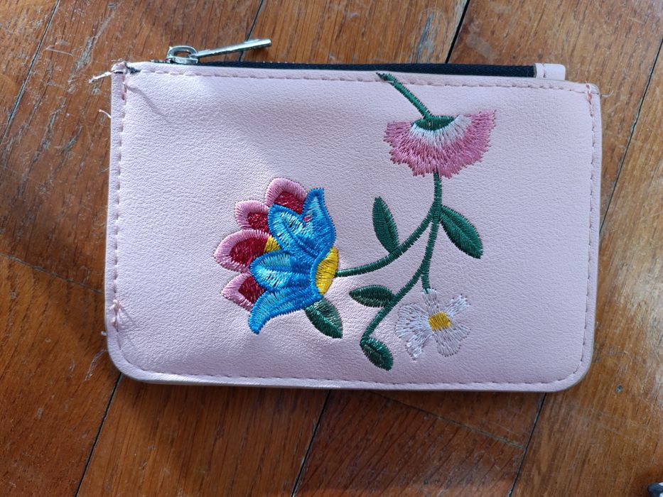 Carteiras como novas