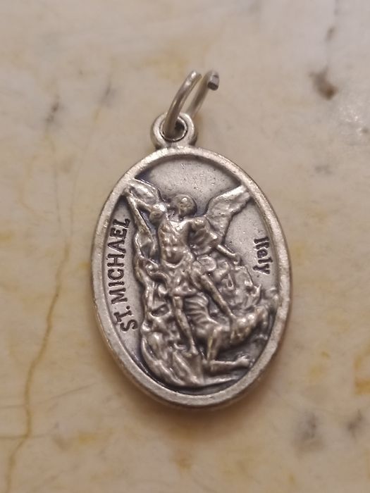 Medalhinhas ou Relicários antigos vários