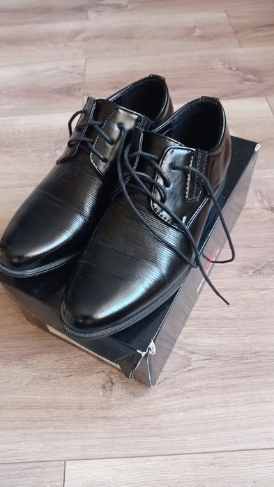 Buty czarne r.37 dla chłopca komunijne