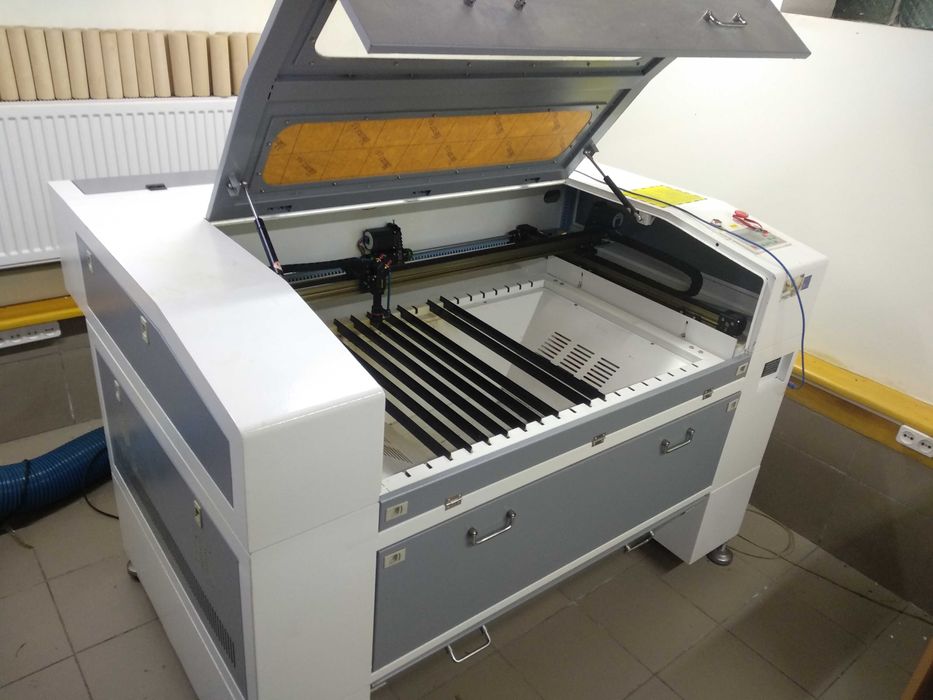 Лазерний гравер верстат по дереву СО2 Reci Ruida 130-150W CW 5200