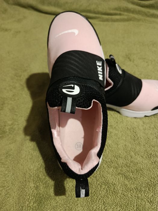 Кросівки жіночі 38 розміру