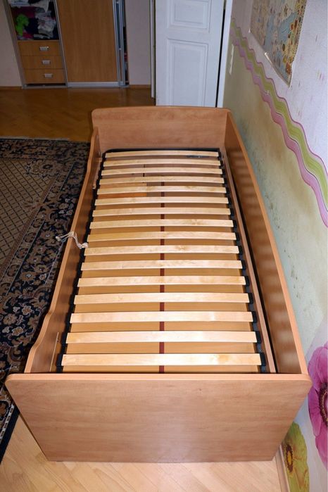 Ліжко односпальне