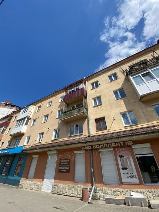 Продаж 1-кімнатної квартири з новим ремонтом — вул. Коновальця, 207