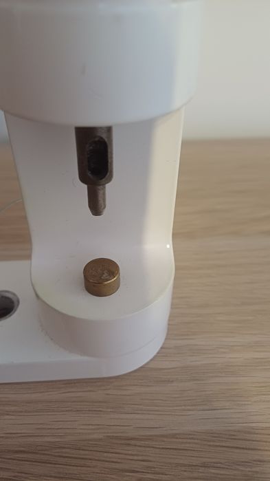 Maquina para furar tiras