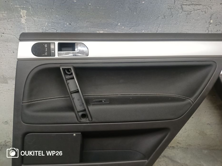 Комплект для перетяжки дверних карт Volkswagen Touareg 1