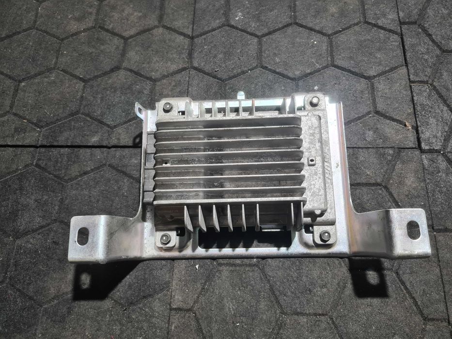 Nissan 370z wzmacniacz BOSE