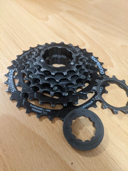 Шатуны и кассета для велосипеда