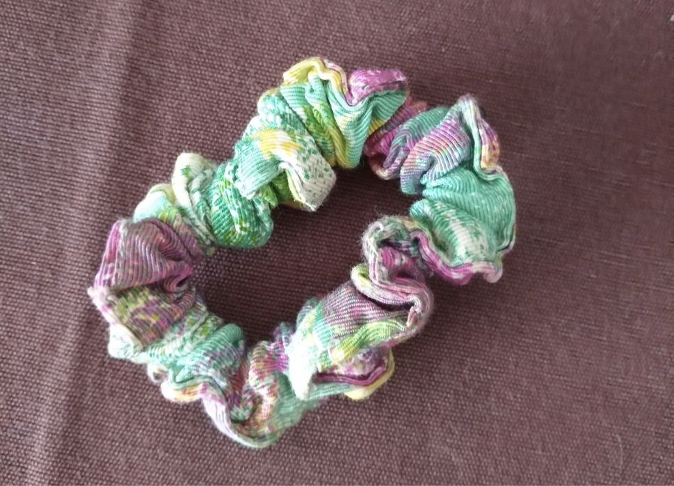 Scrunchie /Elásticos de cabelo em tecido colorido